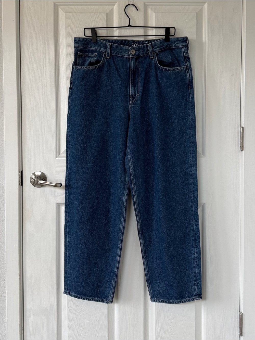 COS Tapered High-Rise Ankle Jeans in Medium Indigo Wash Size 32 - Picture 3 of 9